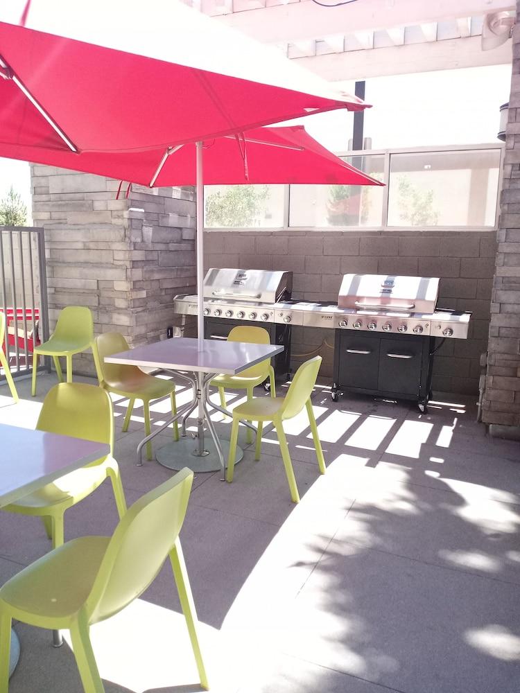 Home2 Suites By Hilton Palmdale Exterior photo