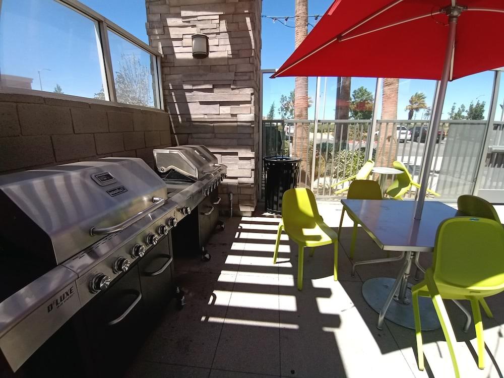 Home2 Suites By Hilton Palmdale Exterior photo